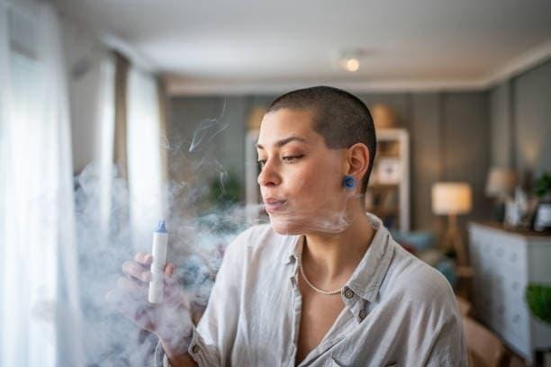 E-papierosy i maszyna mody zmieniają trendy stylu życia i designu