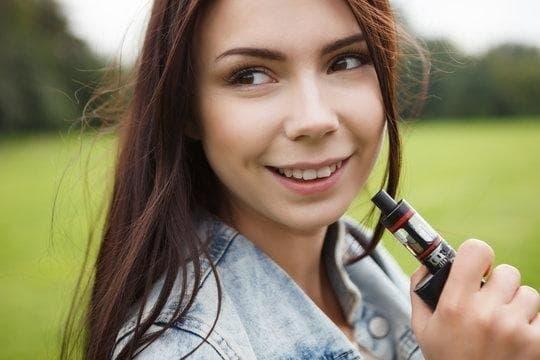 Ranking top e-cigarettes oraz praktyczny poradnik jak radzić sobie gdy e papieros ból gardła doskwiera