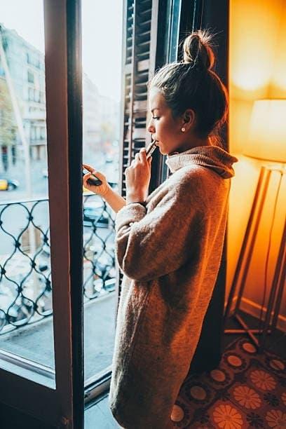 Elektroniczny papieros cena 2025 Porównanie najlepszych modeli, koszty eksploatacji i gdzie kupić