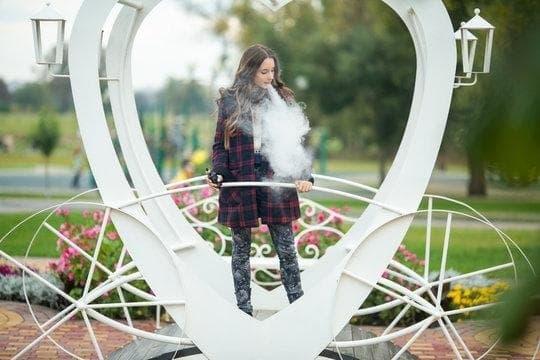 Praktyczny przewodnik epapieros 2025 jak wybrać najlepszy epapieros i zaoszczędzić na liquidach