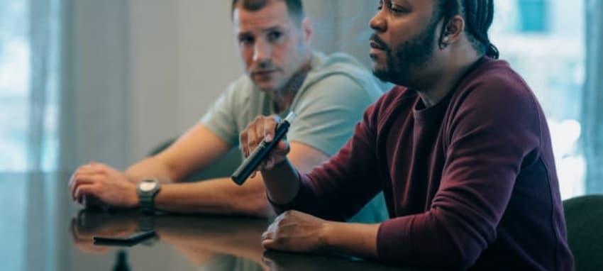 Kompletny poradnik e papieros dla początkujących praktyczne wskazówki wyboru liquidów i urządzeń