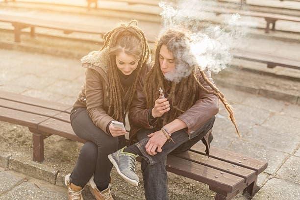 Przewodnik po e papierosy boxy 2025 — jak wybrać boxy i e papierosy najlepsze modele