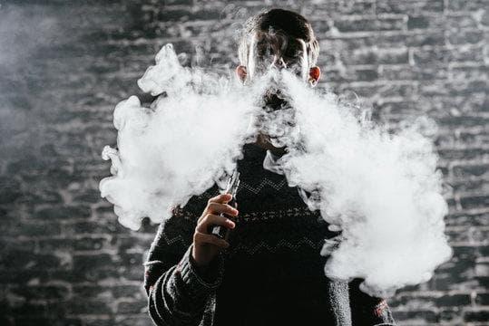 Nowa recenzja pinky vape – porównanie smaków, żywotność baterii i najlepsze promocje