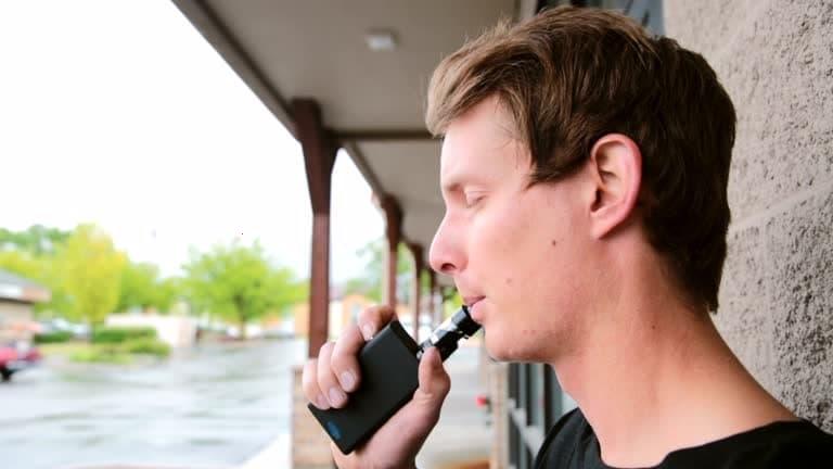 Czy e papierosy są bardziej szkodliwe od zwykłych Analiza najnowszych badań i praktyczne porady dla palaczy