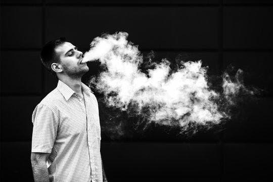 Odkryj nowe e papierosy — poradnik po smakach, bateriach i bezpieczeństwie dla początkujących