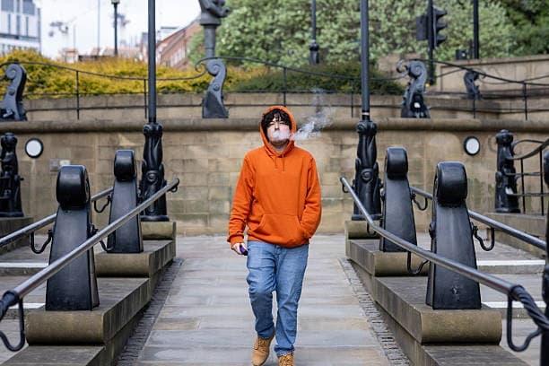 Praktyczny przewodnik ładowarka e papieros — najlepsze modele, porady użytkowania i bezpieczeństwo