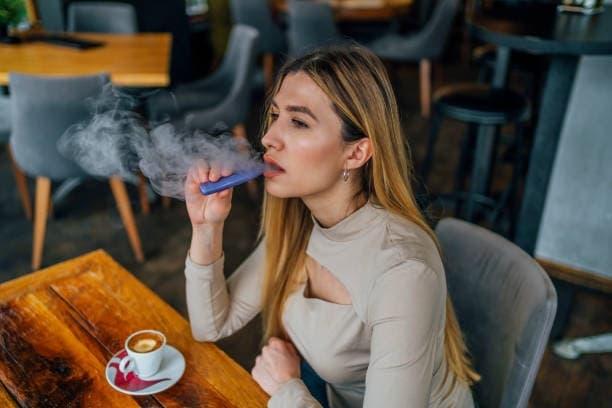 E-Cigarete o smaku dark cherry — praktyczny przewodnik po smakach, liquidach i akcesoriach