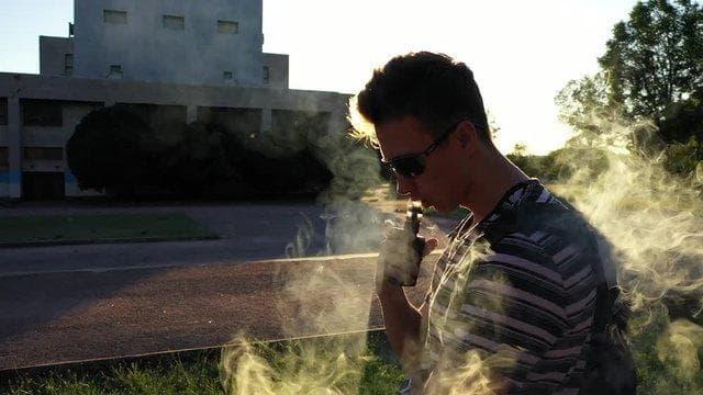 e-papieros w praktyce — kompletny poradnik 2025 o smakach, bezpieczeństwie i akcesoriach